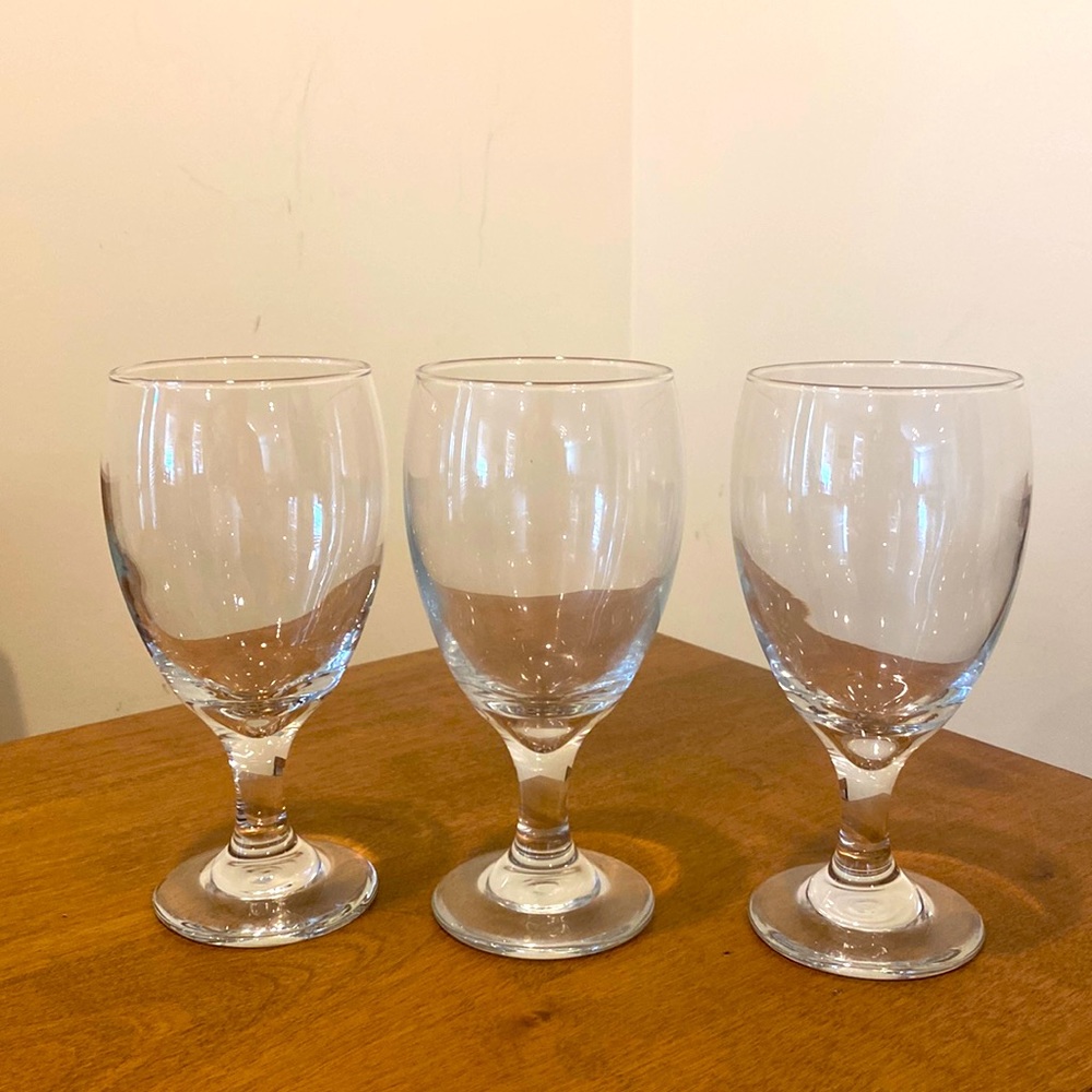 Set of 3 glasses with stem